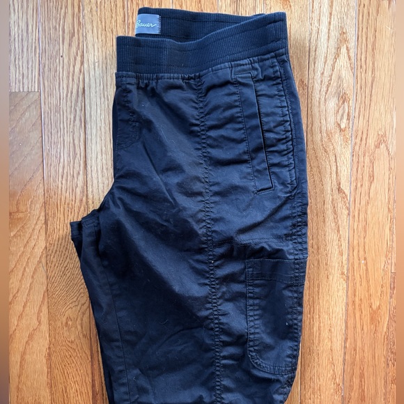 Eddie Bauer women’s black utility jogger with elastic waistband, size 8 - Picture 2 of 11